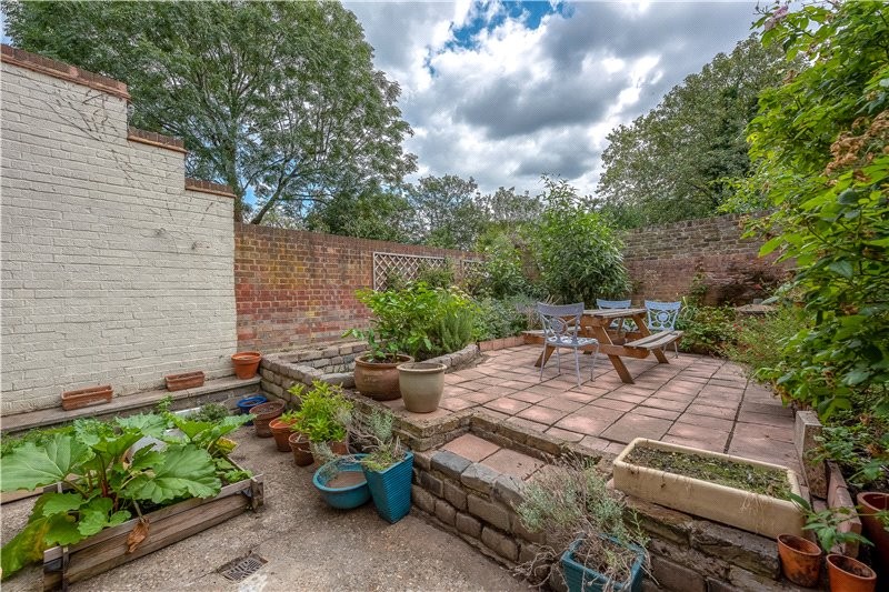 4 bedroom property for sale in Sutherland Square, Walworth, SE17 (Ref