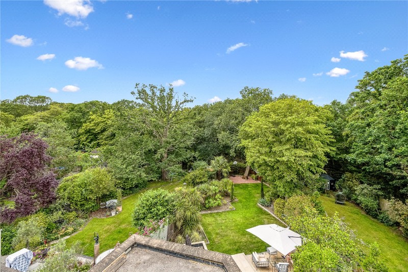 Creighton Avenue, London, N2