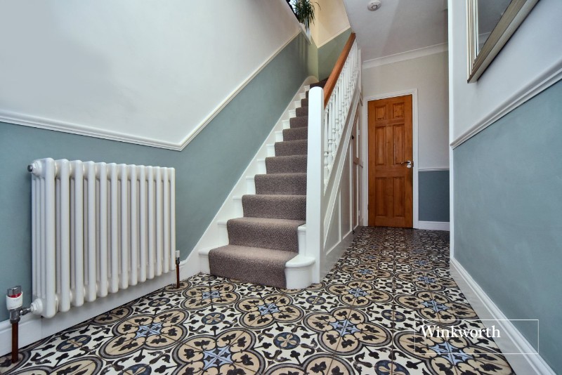 Inveresk Gardens, Worcester Park, KT4