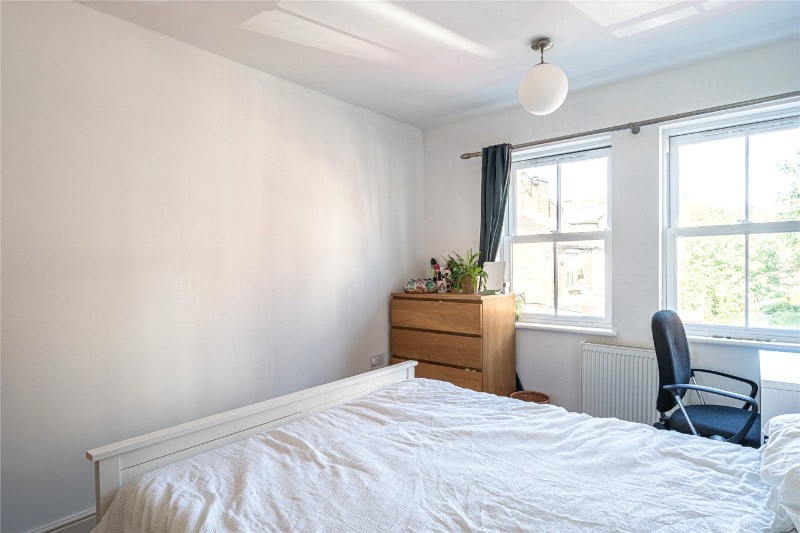 Guernsey Grove, London, SE24