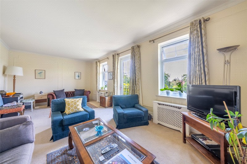Cholmley Gardens, London, NW6
