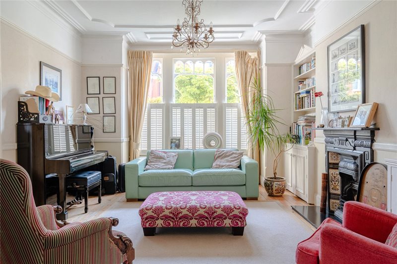Holmdene Avenue, London, SE24