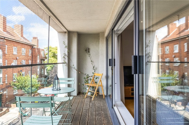 Triangle Place, London, SW4