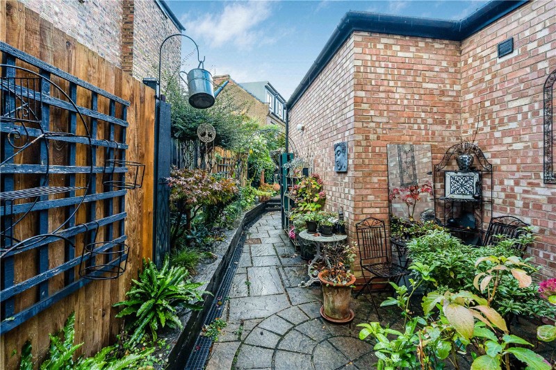 East End Road, East Finchley, London, N2