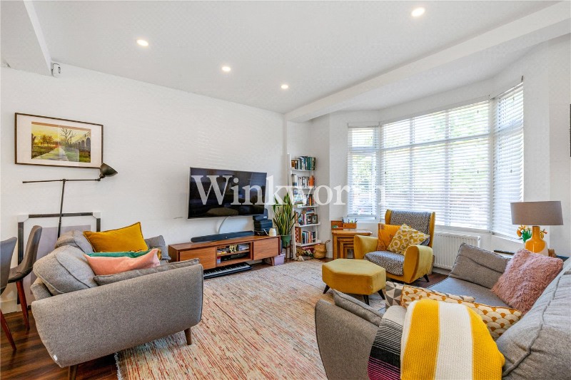 Lynbridge Gardens, London, N13