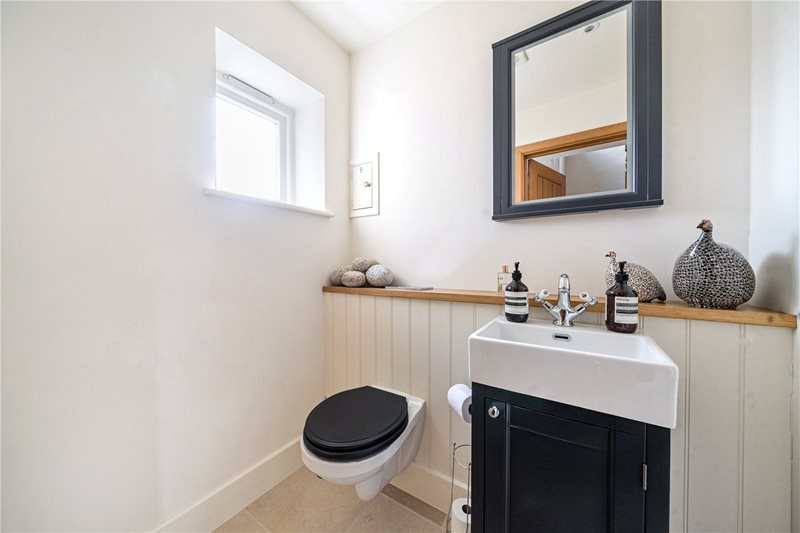 East Bridge Close, Tilford, Farnham, Surrey, GU10