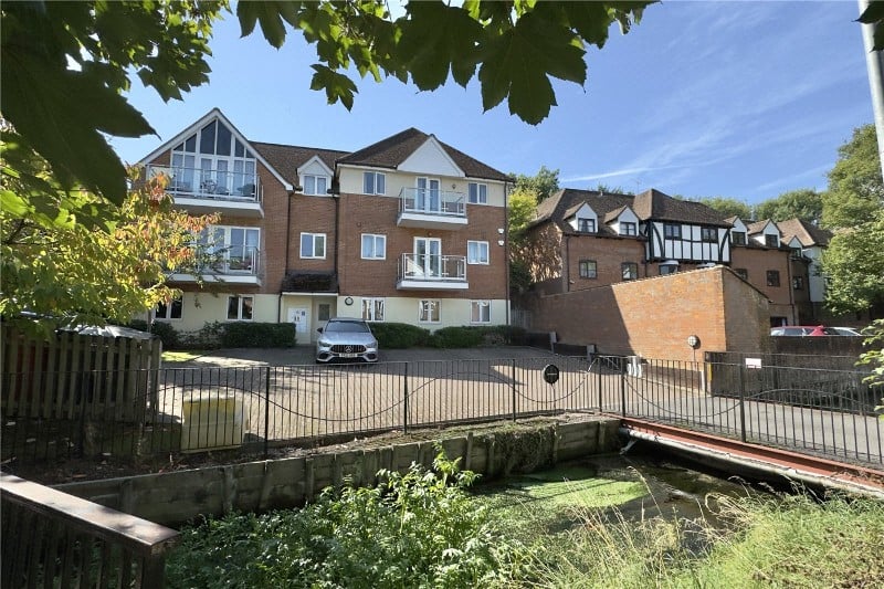 Bassetsbury Lane, High Wycombe, HP11