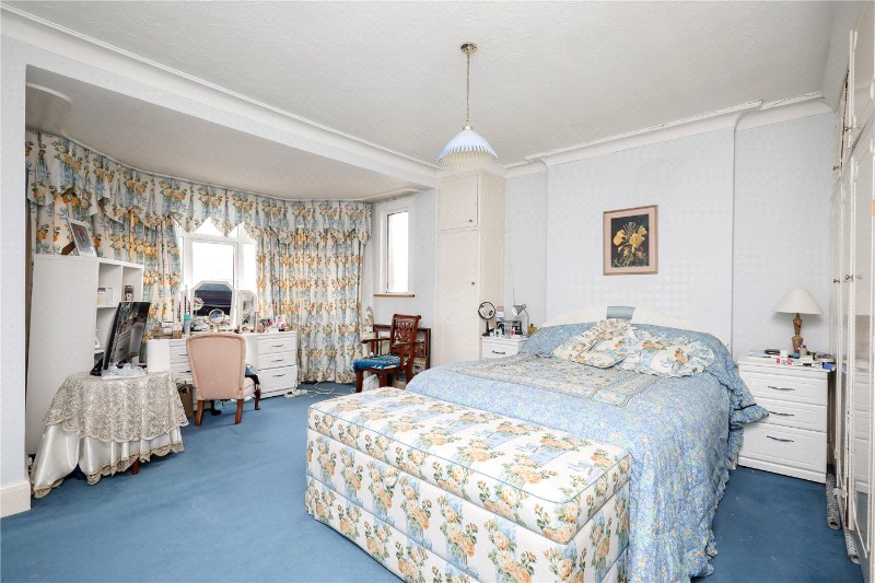 Gunnersbury Avenue, London, W5