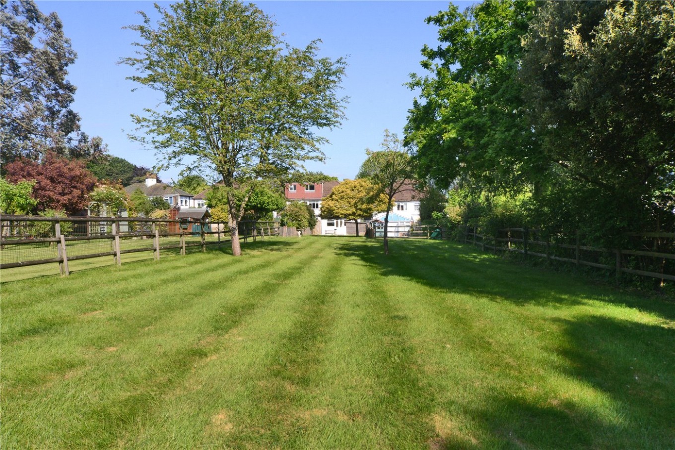 3 bedroom property for sale in Chipstead Way, Banstead, Surrey, SM7