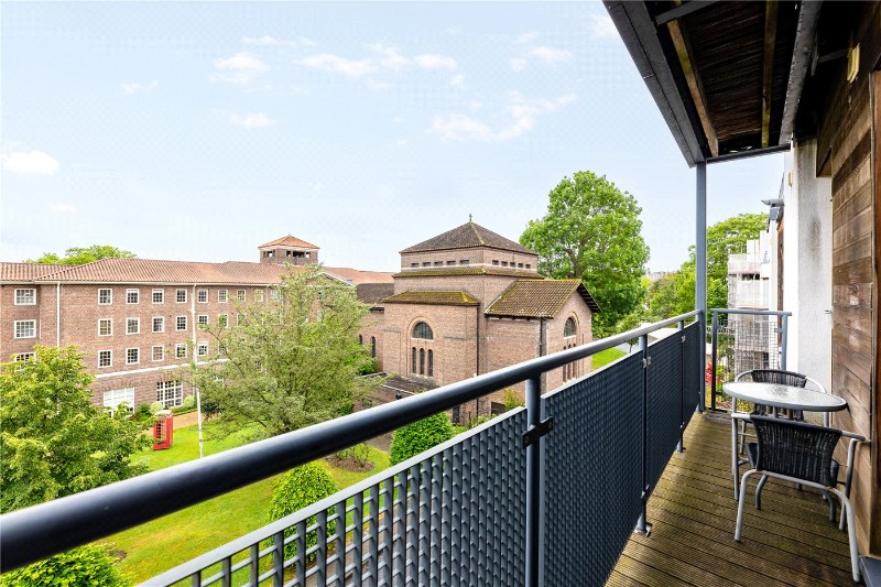 Scott Avenue, London, SW15