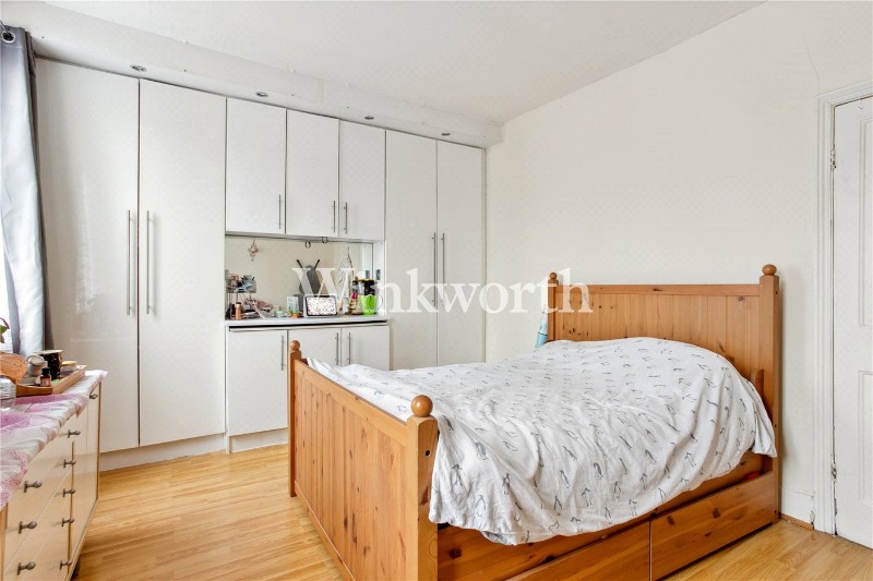 Station Crescent, London, N15