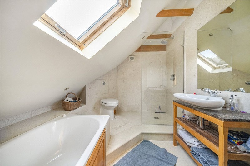 Fernbrae Close, Rowledge, Farnham, Surrey, GU10