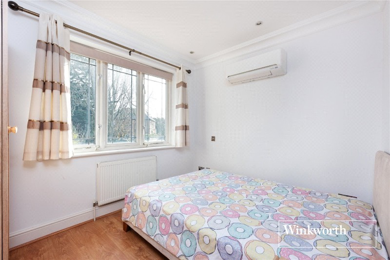 Hendon Lane, Finchley, London, N3