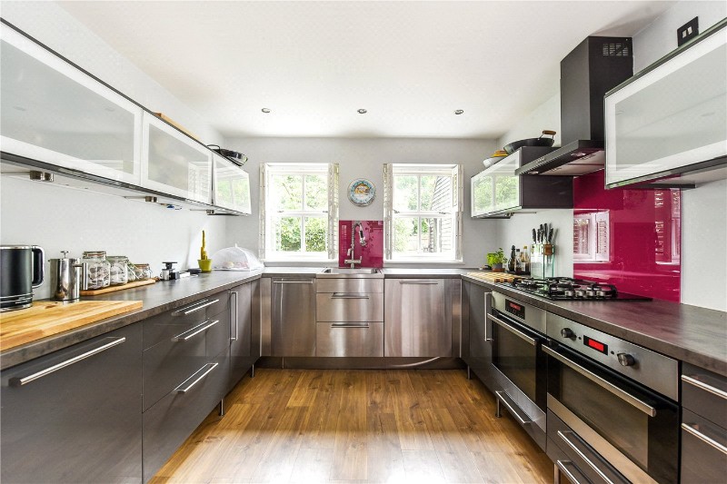 Sarum Close, Winchester, Hampshire, SO22