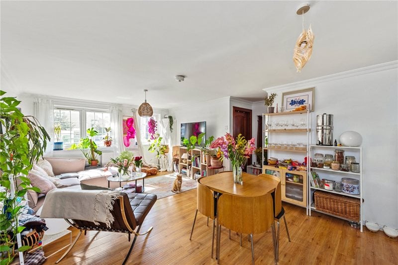 Roz House, 13 Stanway Street, N1