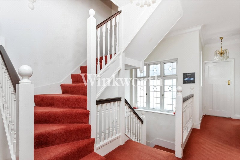 Powys Lane, London, N14