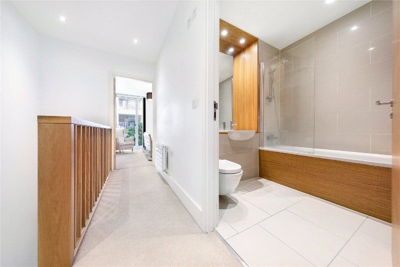 Narrowboat Avenue, Brentford, TW8