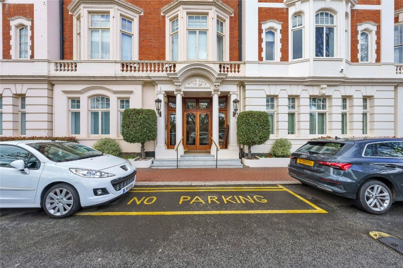 North Gate, Prince Albert Road, St John's Wood, London, NW8