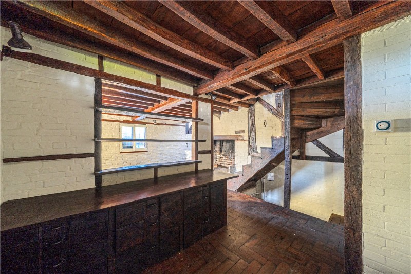 Crondall Lane, Dippenhall, Farnham, Surrey, GU10