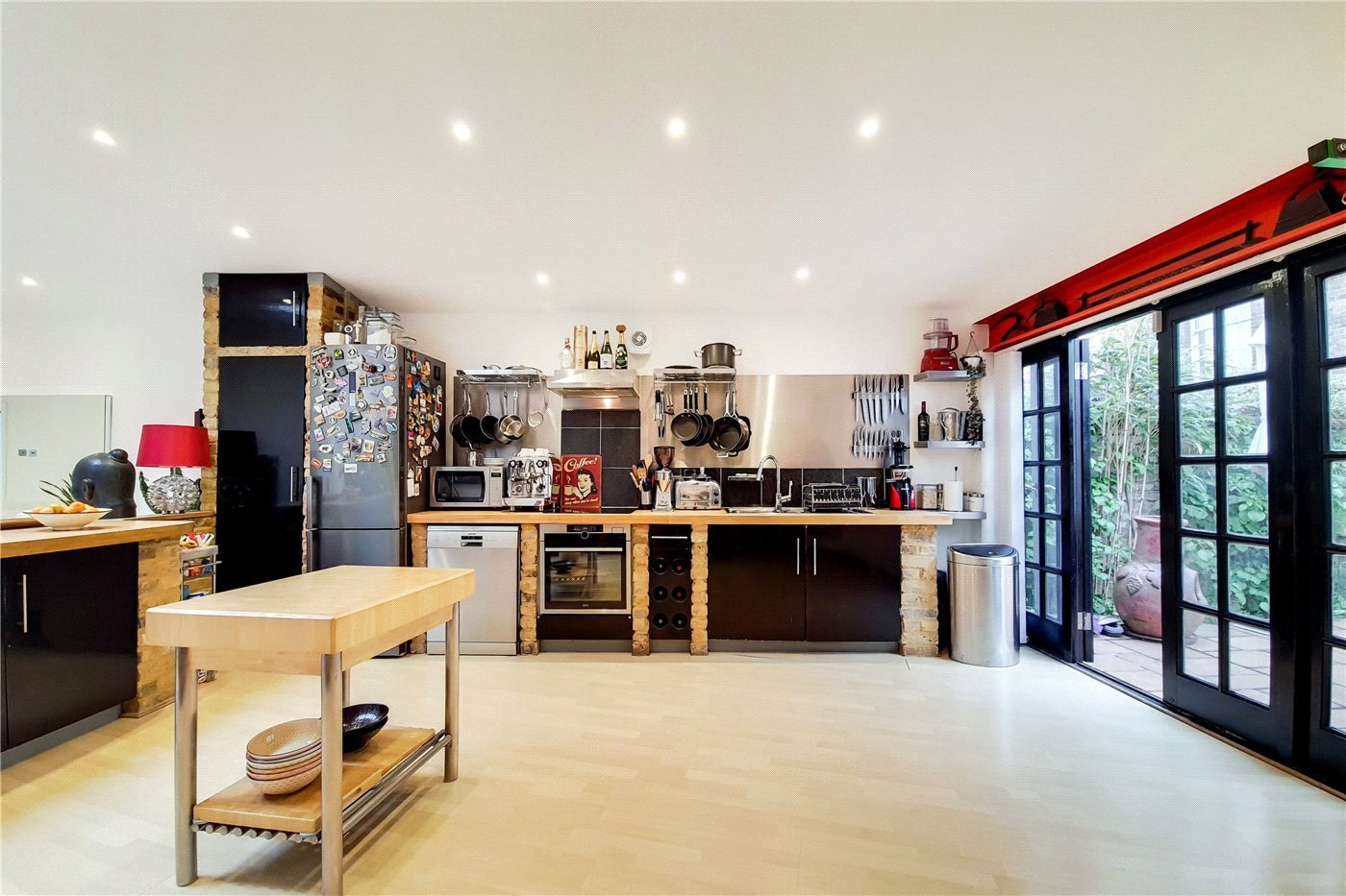 Kitchen / Reception