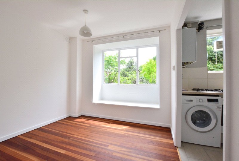 Courtlands Avenue, London, SE12