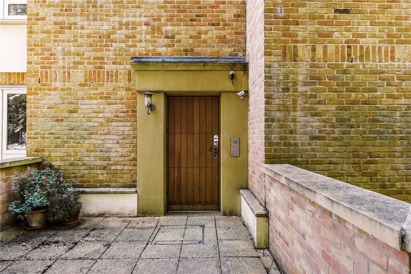 Fraser Gardens, Winchester, Hampshire, SO22