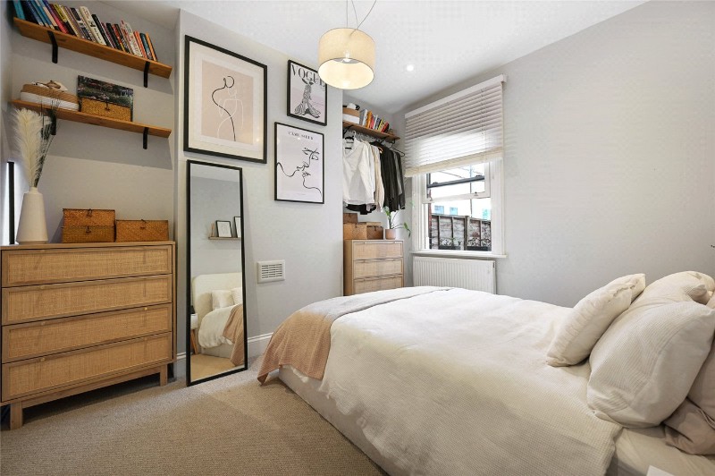 Oaklands Grove, London, W12