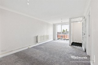 High Road, London, N20
