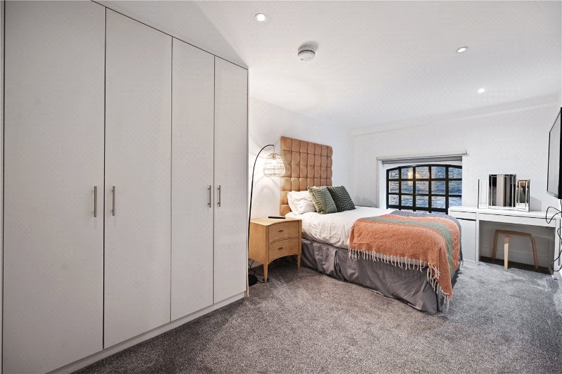 Bull Inn Court, London, WC2R