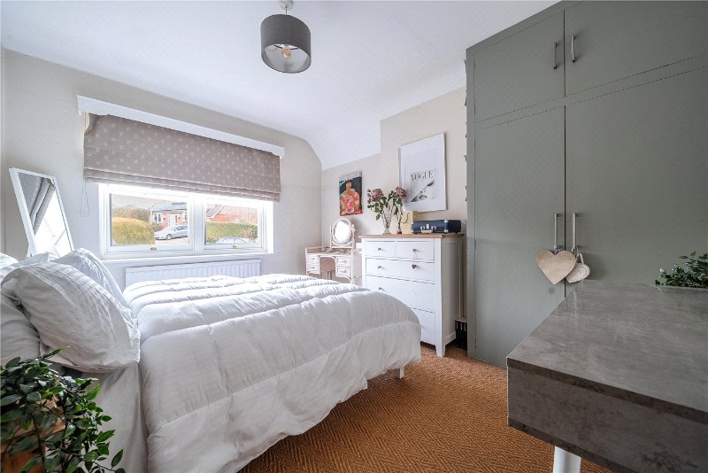 Larkfield Road, Farnham, Surrey, GU9