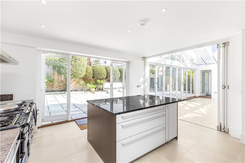 Beverley Close, Barnes, London, SW13