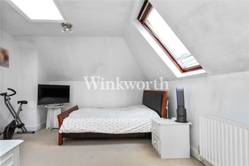 Powys Lane, London, N14