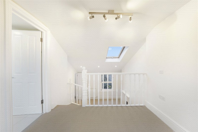 Rathcoole Avenue, London, N8