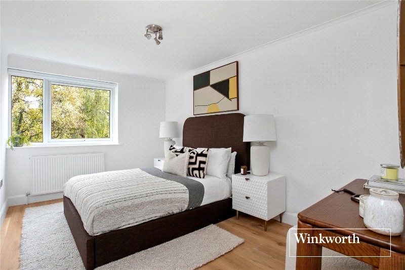 Sutherland Close, Barnet, EN5