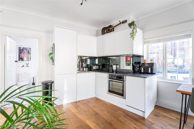 East End Road, Finchley, London, N3