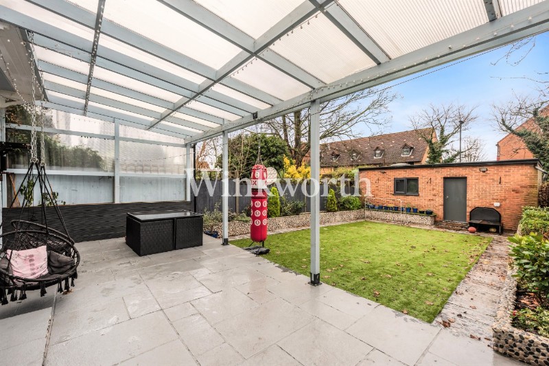 Broomfield Avenue, London, N13