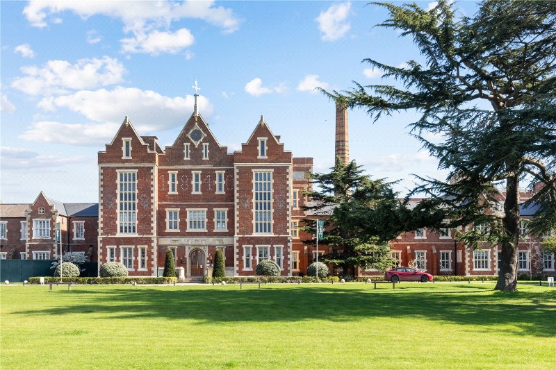 Holt Gardens, London, SW17