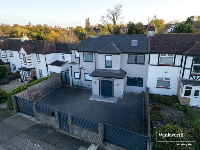 Queens Walk, Kingsbury, London, NW9