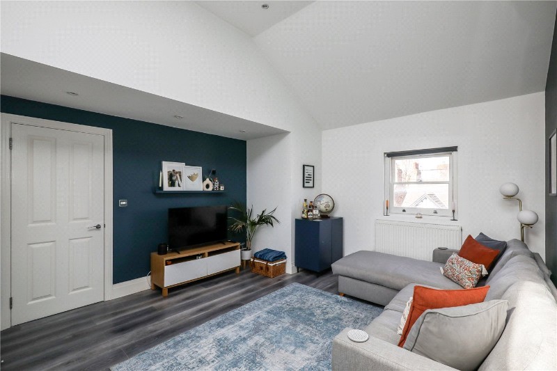 Mill Hill Road, London, W3