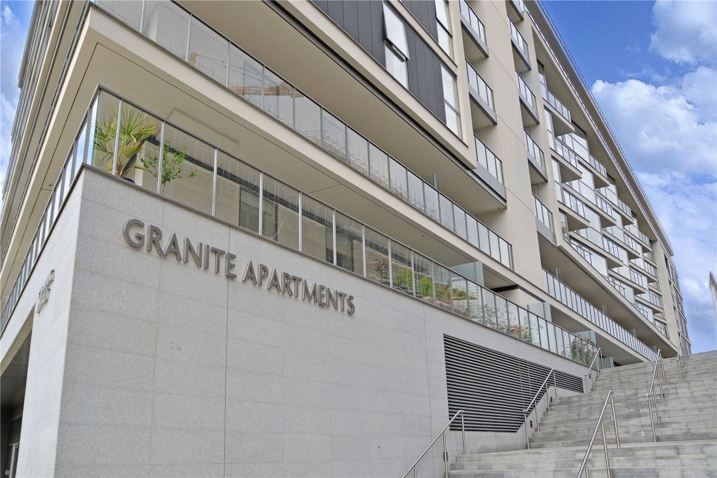 3 bedroom property for sale in Granite Apartments, River Gardens Walk