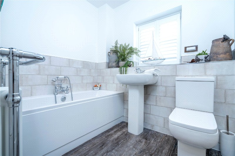 Renfrew Drive, Greylees, Sleaford, NG34