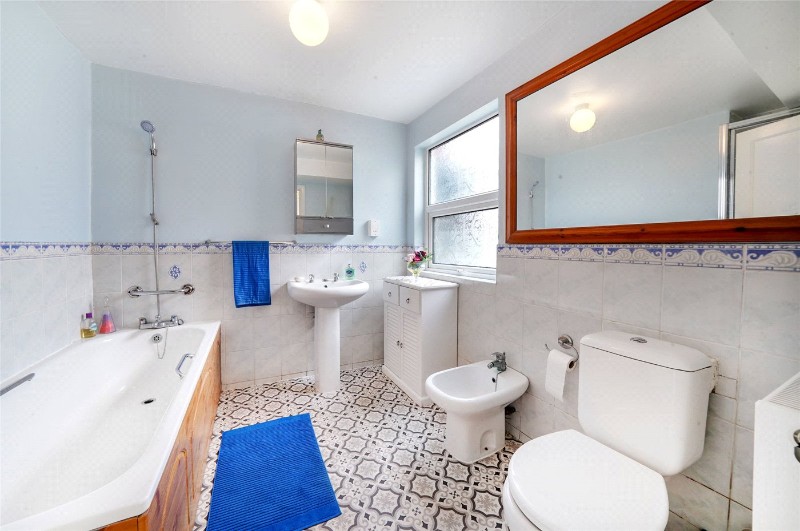 Kiver Road, London, N19