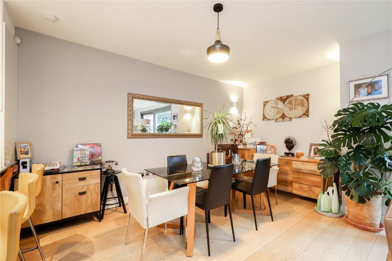 Halford Place, London, W7