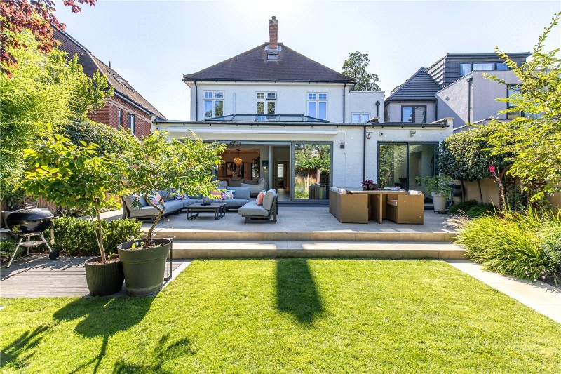 Gunnersbury Avenue, London, W5