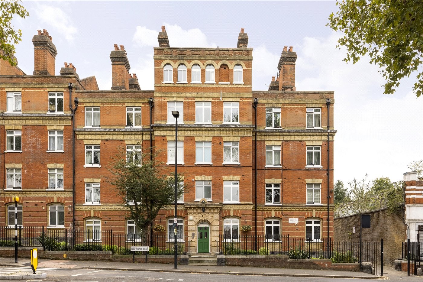 1 bedroom property to rent in Peabody Estate, Rosendale Road, SE24 (Ref