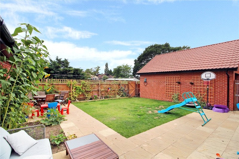 Neale Avenue, Poringland, Norwich, Norfolk, NR14