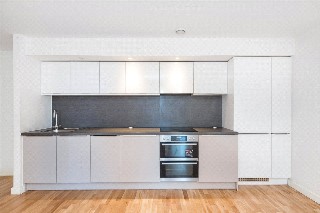 Baltic Avenue, Brentford, TW8