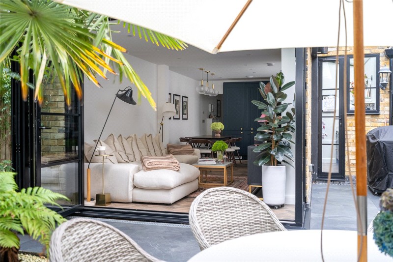 Holmewood Gardens, London, SW2