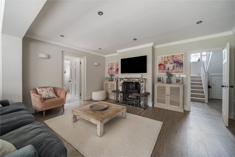 Searle Road, Farnham, Surrey, GU9