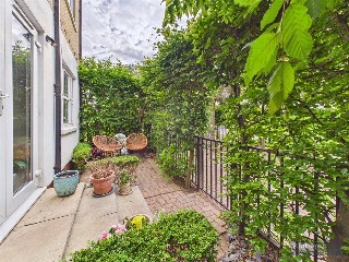 Portsmouth Road, Long Ditton, Surbiton, Surrey, KT6